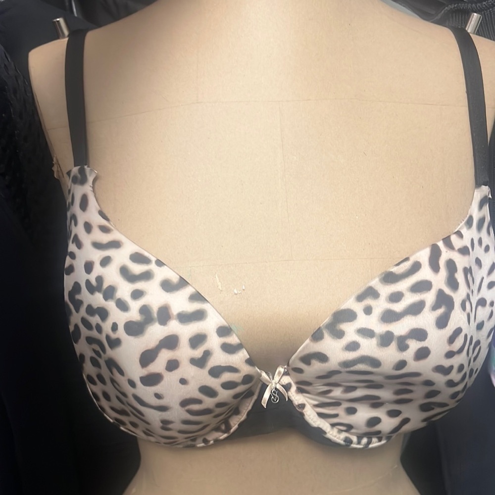 Women’s Victoria’s Secret lined semi bra size 36D animal print